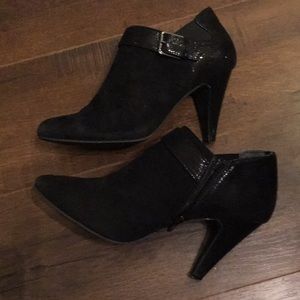 Alfani ankle boots in size 6 1/2. Black